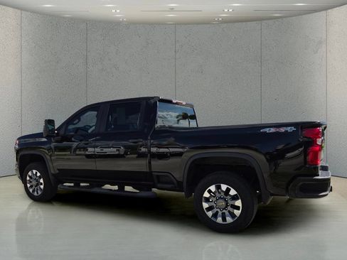 Used 2023 Chevrolet Silverado 2500 Custom w/ Custom Convenience Package AWD/4WD image 7