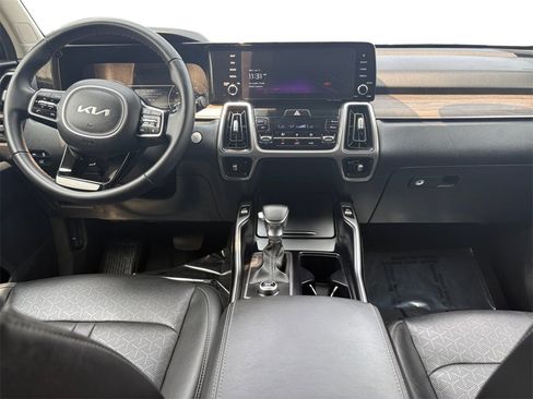 Used 2022 Kia Sorento EX image 10