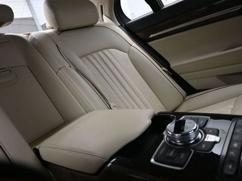 Used 2018 Genesis G90 3.3T Premium RWD image 20