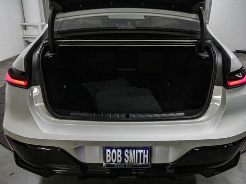 Used 2025 BMW i7 xDrive60 image 26