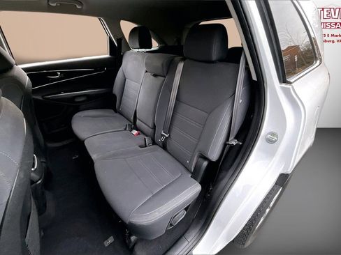 Used 2019 Kia Sorento LX image 20