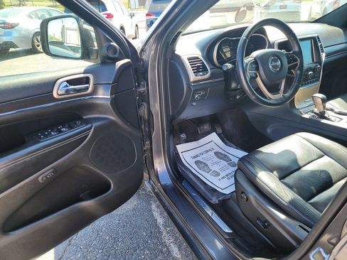 Used 2017 Jeep Grand Cherokee Limited w/ Luxury Group II image 19