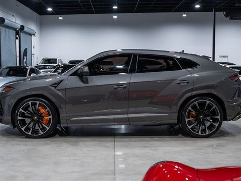 Used 2021 Lamborghini Urus AWD/4WD image 3