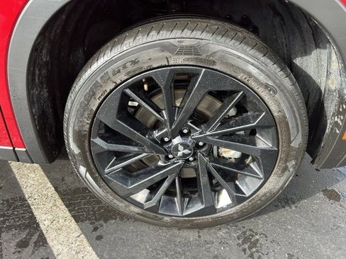 Used 2023 Mitsubishi Outlander SE image 6