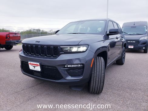 New 2025 Jeep Grand Cherokee Limited image 3