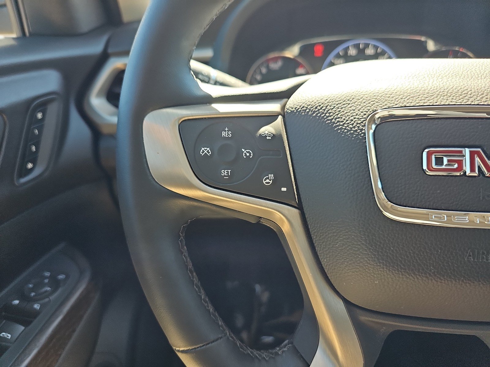 Used 2023 GMC Acadia Denali w/ Denali Ultimate Package FWD image 14