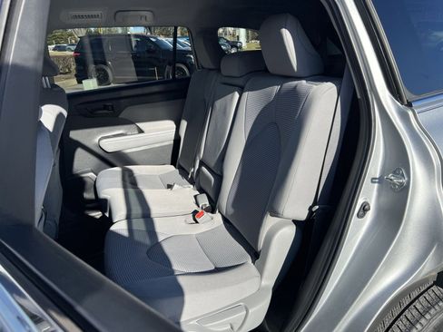 Used 2022 Toyota Highlander L image 23