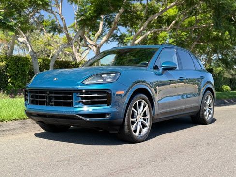 Used 2025 Porsche Cayenne AWD/4WD image 1