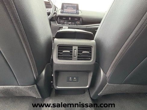 Used 2023 Nissan Rogue SL image 18