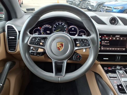 Used 2023 Porsche Cayenne Platinum Edition AWD/4WD image 22