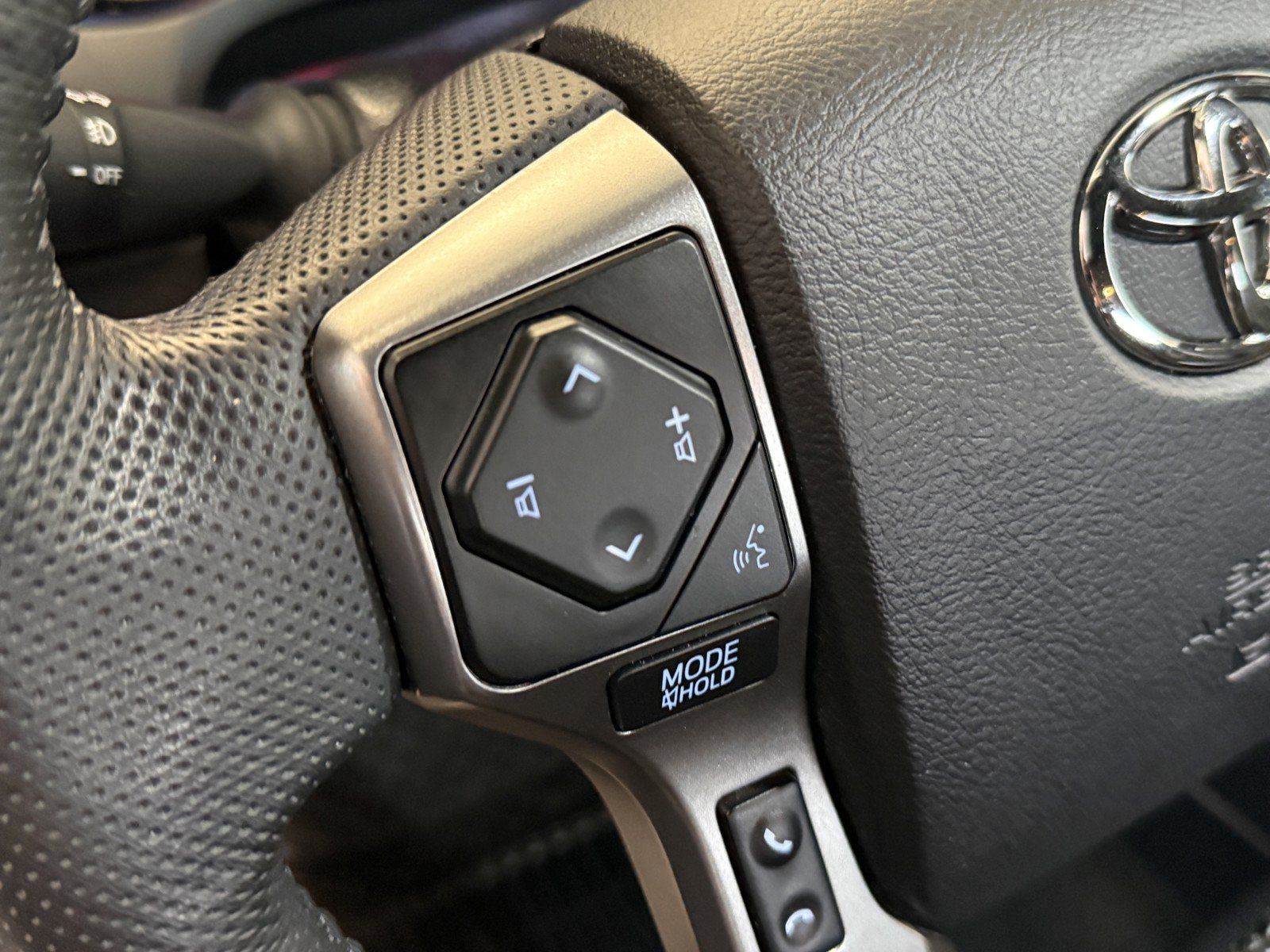 Used 2022 Toyota Tacoma Limited w/ Nightshade Package AWD/4WD image 19