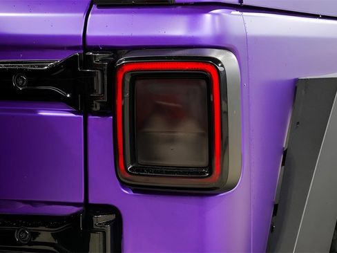 Used 2019 Jeep Wrangler Unlimited Sahara image 17