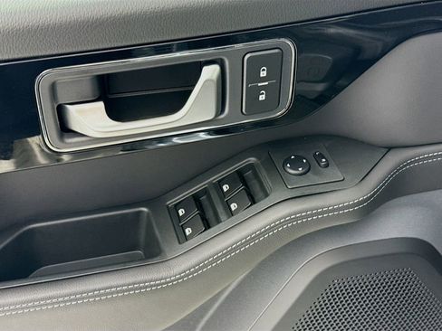 Used 2025 INEOS Grenadier image 8