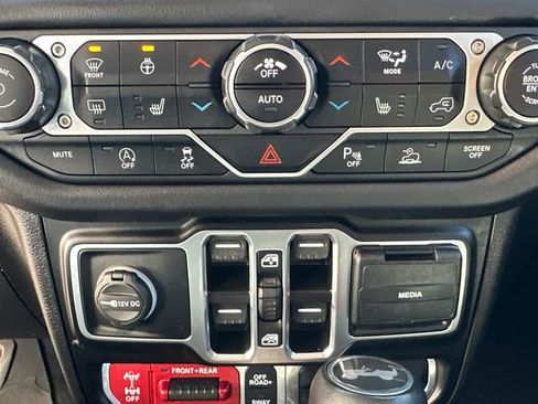Used 2025 Jeep Wrangler Unlimited Rubicon AWD/4WD image 26