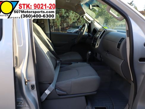 Used 2016 Nissan Frontier SV image 18