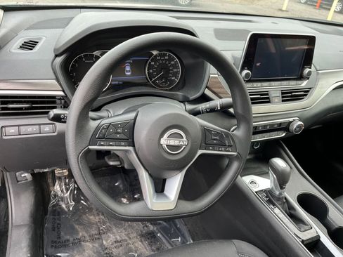 Used 2025 Nissan Altima 2.5 SV image 28