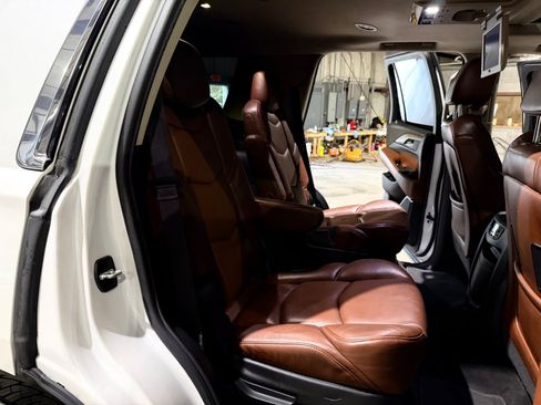 Used 2017 Cadillac Escalade Premium Luxury RWD image 23