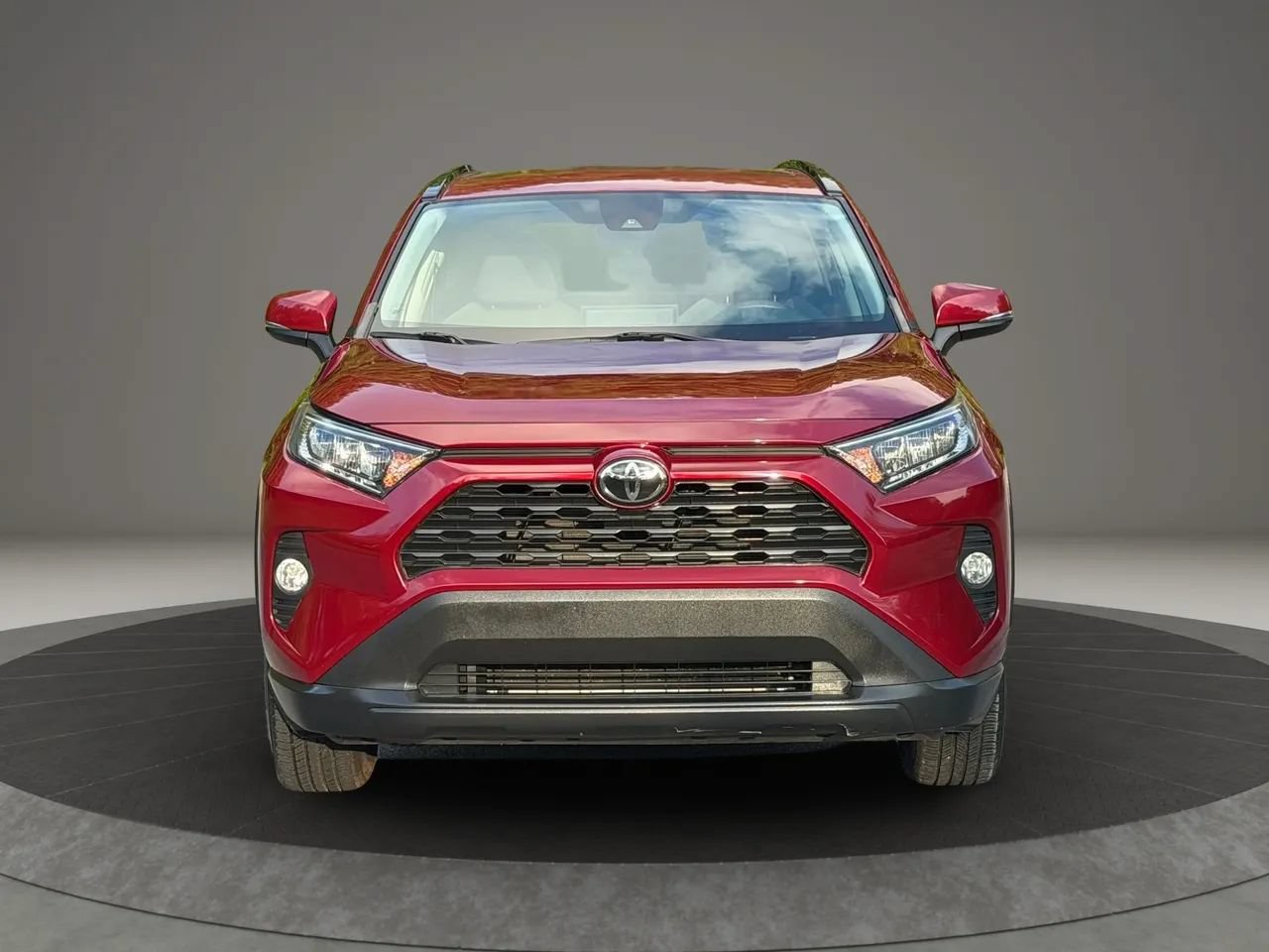 Used 2020 Toyota RAV4 XLE FWD image 2