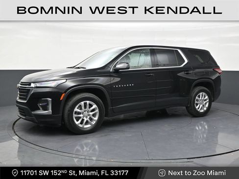 Used 2022 Chevrolet Traverse LS FWD image 1