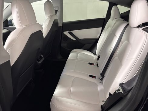 Used 2021 Tesla Model Y Long Range image 17