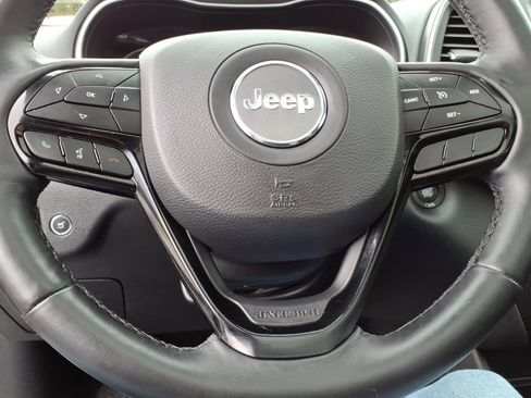 Used 2019 Jeep Cherokee Latitude Plus AWD/4WD image 13