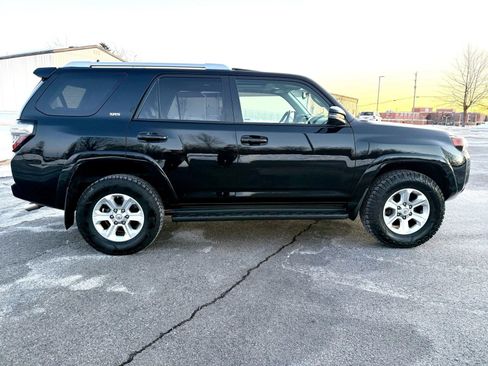 Used 2017 Toyota 4Runner Limited image 4