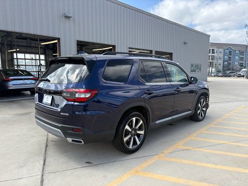 Certified 2024 Honda Pilot Touring image 8