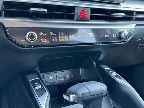 Used 2025 Kia Sorento S w/ Panoramic Sunroof Package image 22