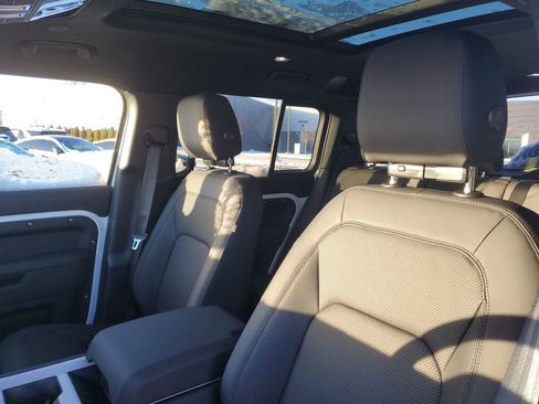 Used 2026 Land Rover Defender 110 X-Dynamic SE image 12