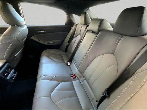 Used 2020 Toyota Avalon XLE w/ Moonroof Package image 19