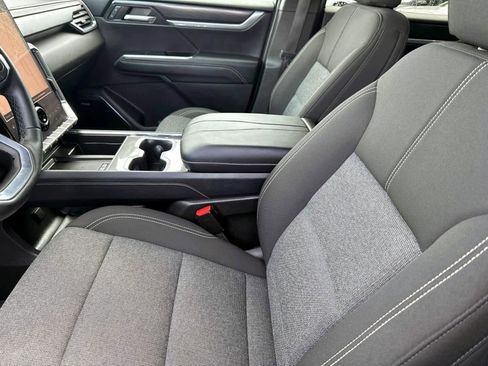 Used 2025 GMC Acadia Elevation image 16