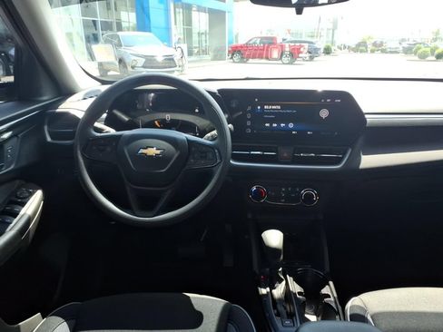 Used 2025 Chevrolet TrailBlazer LS w/ LS Convenience Package FWD image 14