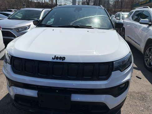 Used 2022 Jeep Compass Latitude image 2