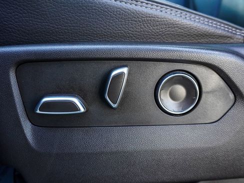 Used 2023 GMC Yukon XL Denali image 7