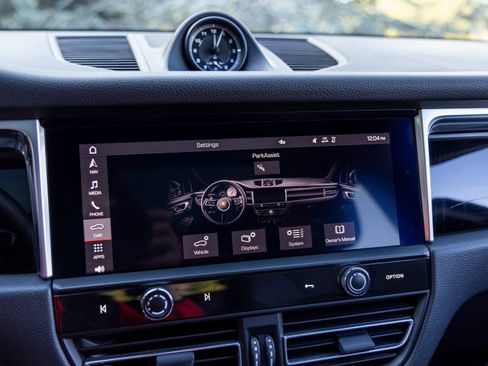 Certified 2022 Porsche Macan image 34