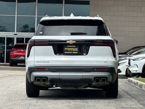 Used 2024 Chevrolet Traverse LT FWD image 5
