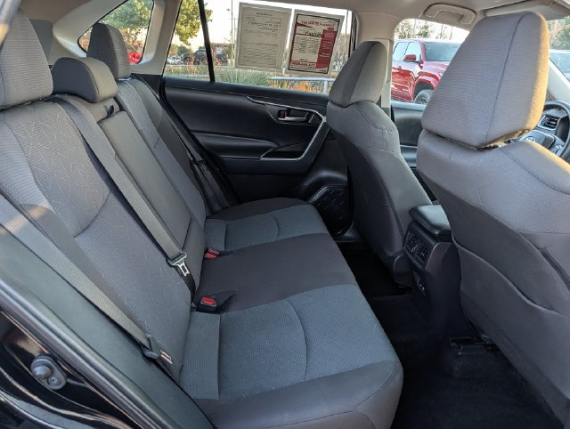 Used 2025 Toyota RAV4 XLE FWD image 28