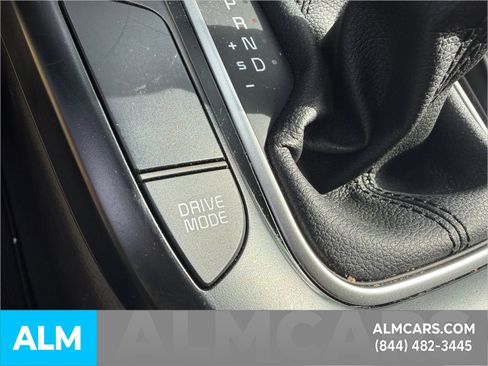 Used 2025 Kia Soul LX w/ LX Technology Package FWD image 18