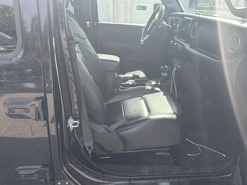 Used 2019 Jeep Wrangler Unlimited Sahara AWD/4WD image 12