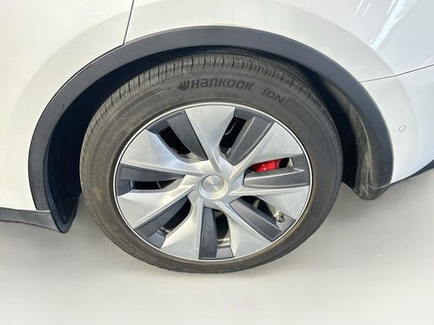Used 2022 Tesla Model Y Performance AWD/4WD image 11