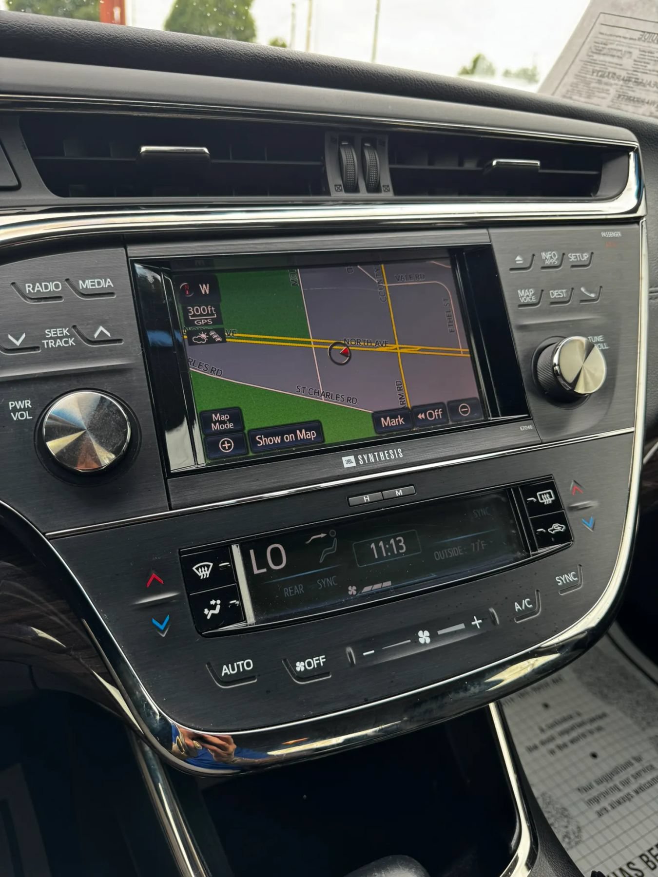 Used 2013 Toyota Avalon Limited w/ Technology Pkg FWD image 27