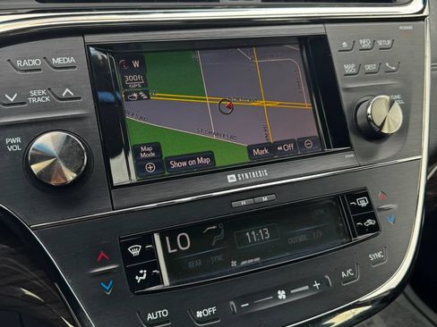 Used 2013 Toyota Avalon Limited w/ Technology Pkg FWD image 27