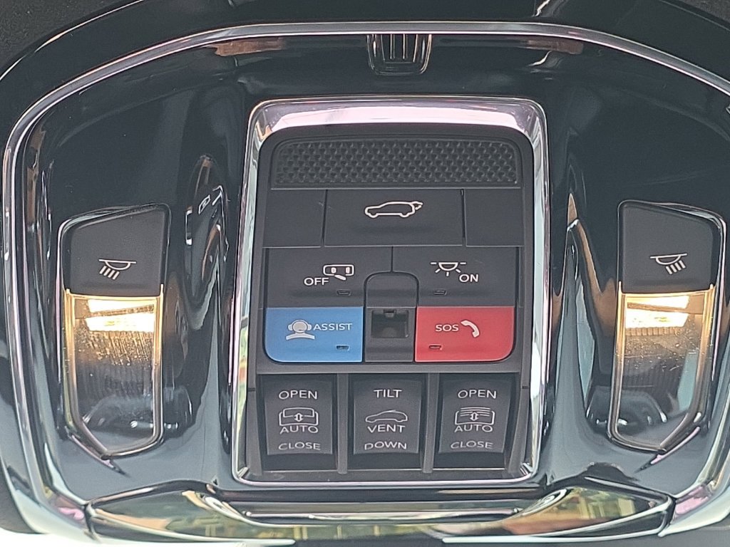Used 2022 Jeep Grand Cherokee Summit AWD/4WD image 17