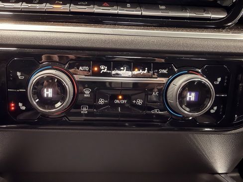 Used 2025 Chevrolet Silverado 2500 LT image 46