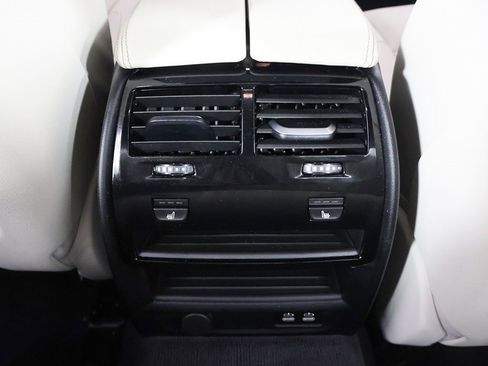 Used 2022 BMW M550i xDrive w/ Dynamic Handling Package image 40