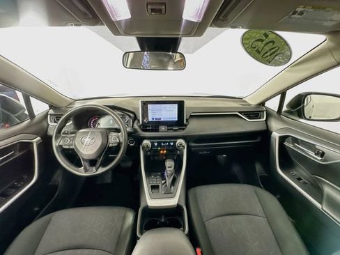 Used 2025 Toyota RAV4 XLE AWD/4WD image 4