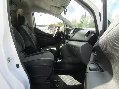 Used 2019 Nissan NV200 SV w/ Back Door Glass Package image 9
