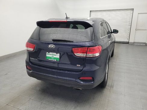 Used 2020 Kia Sorento LX w/ LX I4 Convenience Package FWD image 7