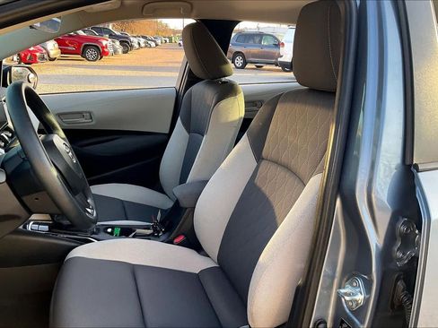 Used 2025 Toyota Corolla LE image 6