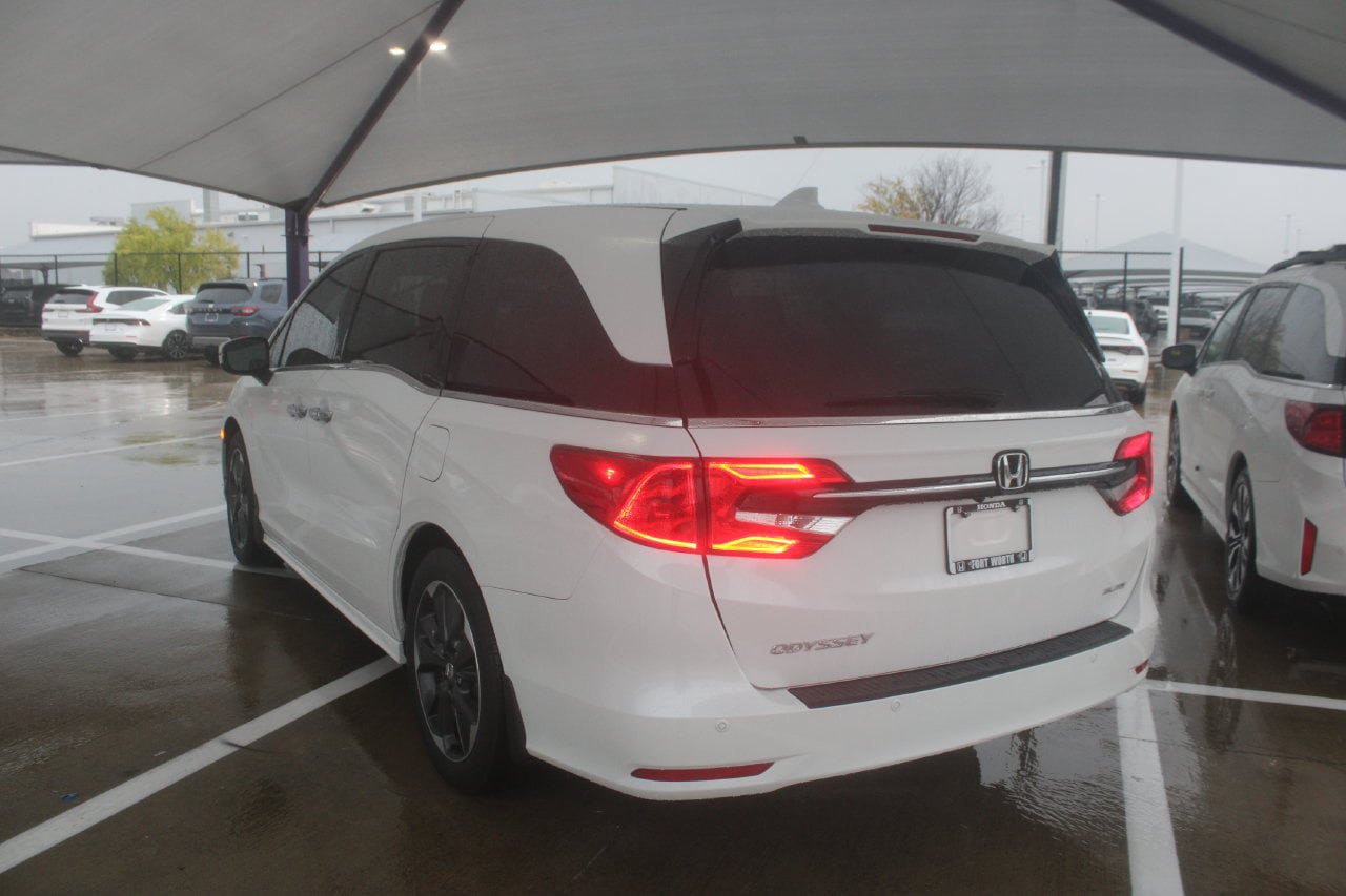 Used 2024 Honda Odyssey Elite image 3